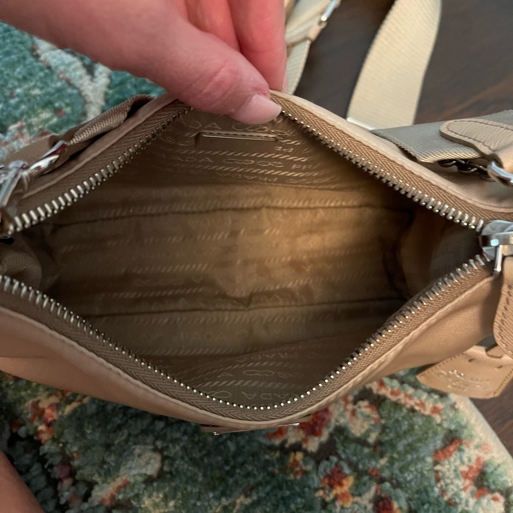Prada Re-edition Nylon bag in cammeo beige. - Picture 5 of 9